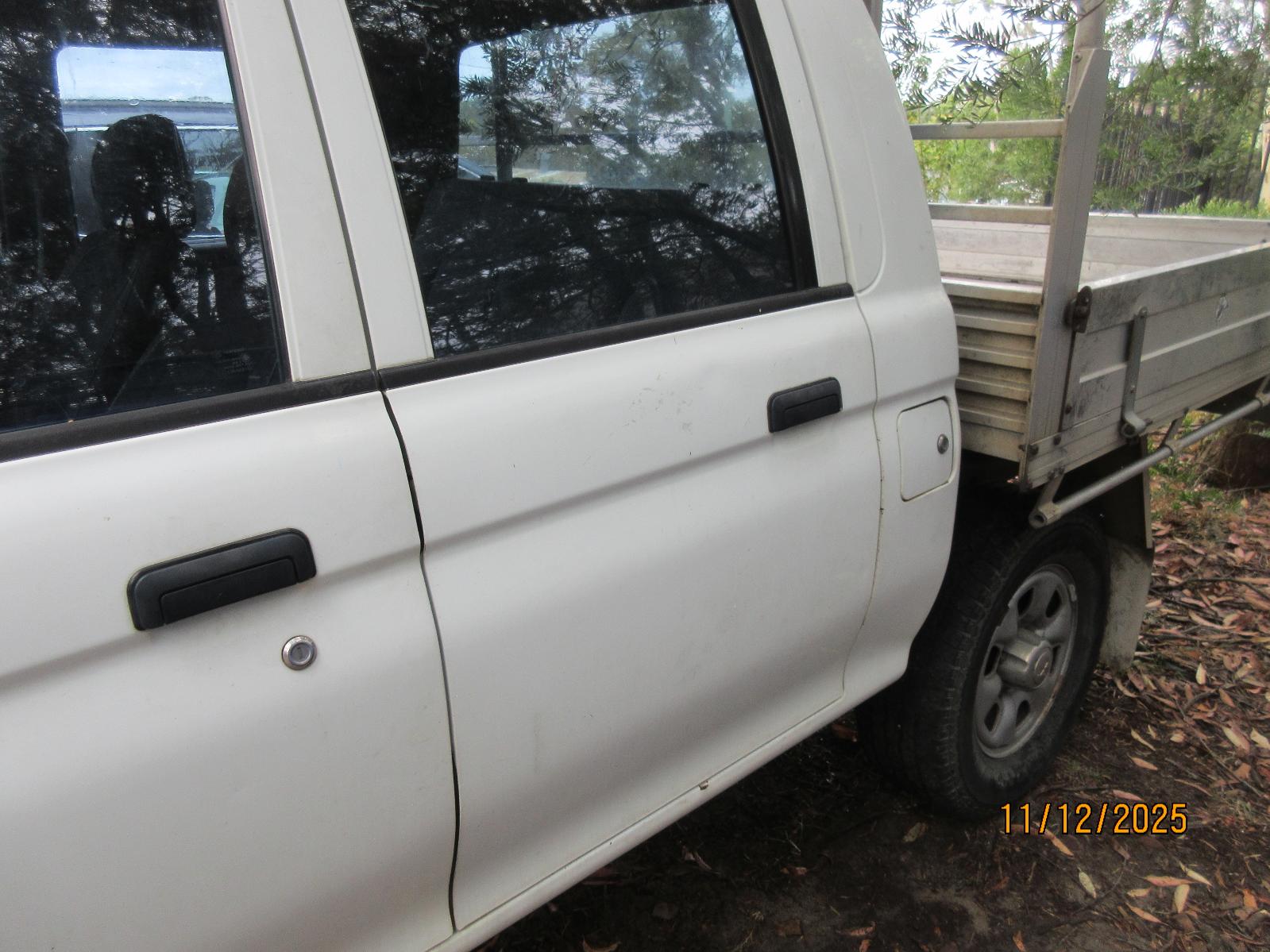 View Auto part Ignition W/ Key Mitsubishi Triton 2003