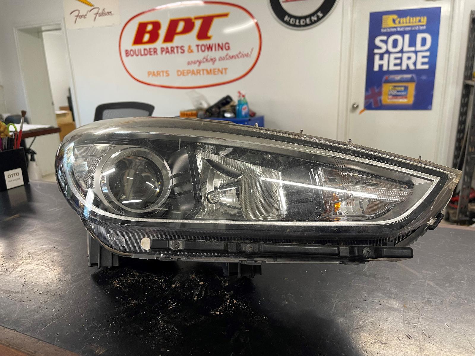 View Auto part Right Headlamp Hyundai I30 2018