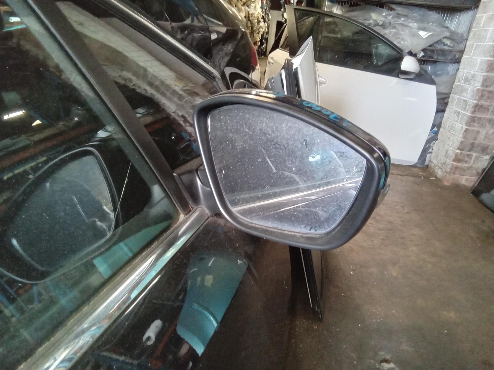 View Auto part Right Door Mirror Peugeot 208 2014