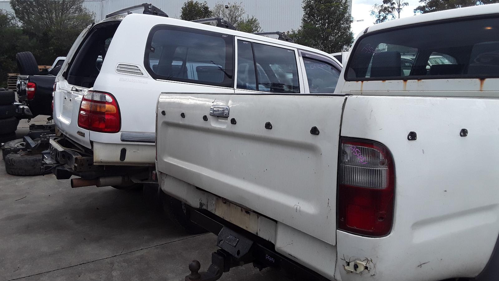 View Auto part Left Indicator/Fog/Side Toyota Hilux 1999