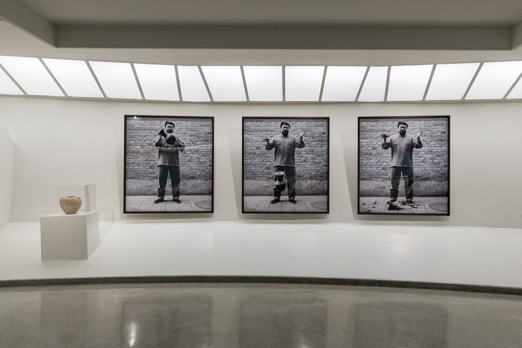 Art and China after 1989: Theater of the World