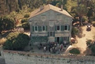 Durrells in Corfu x