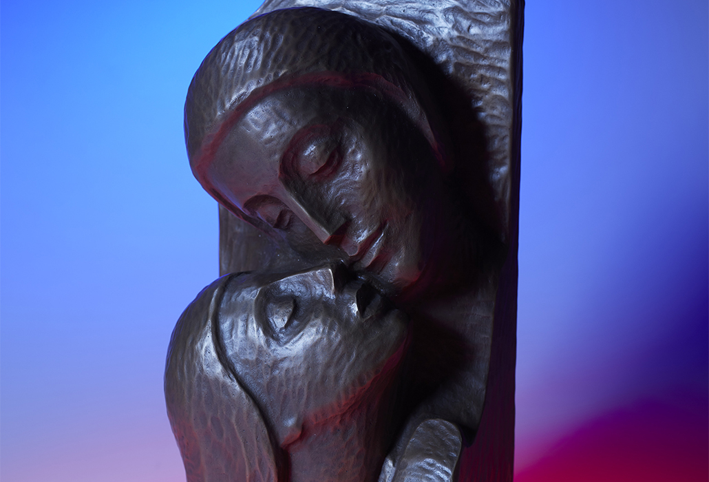 Leopoldine Mimovich: Bronze casting from wooden carving of two faces, male and fema le, gazing into each others eyes c1995, courtesy Immigration Museum, Melbourne