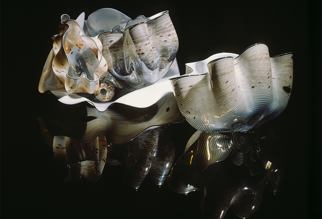 Dale Chihuly: United States 1941 Untitled group from the Macchia series 1982 glass (a-e) 25.3 x 69.3 x 39.4 cm (installed) (variable) National Gallery of Victoria, Melbourne Purchased through The Art Foundation of Victoria with the assistance of Australian Consolidated Industries Limited, Governor, 1983 (D22.a-e-1983) © Dale Chihuly