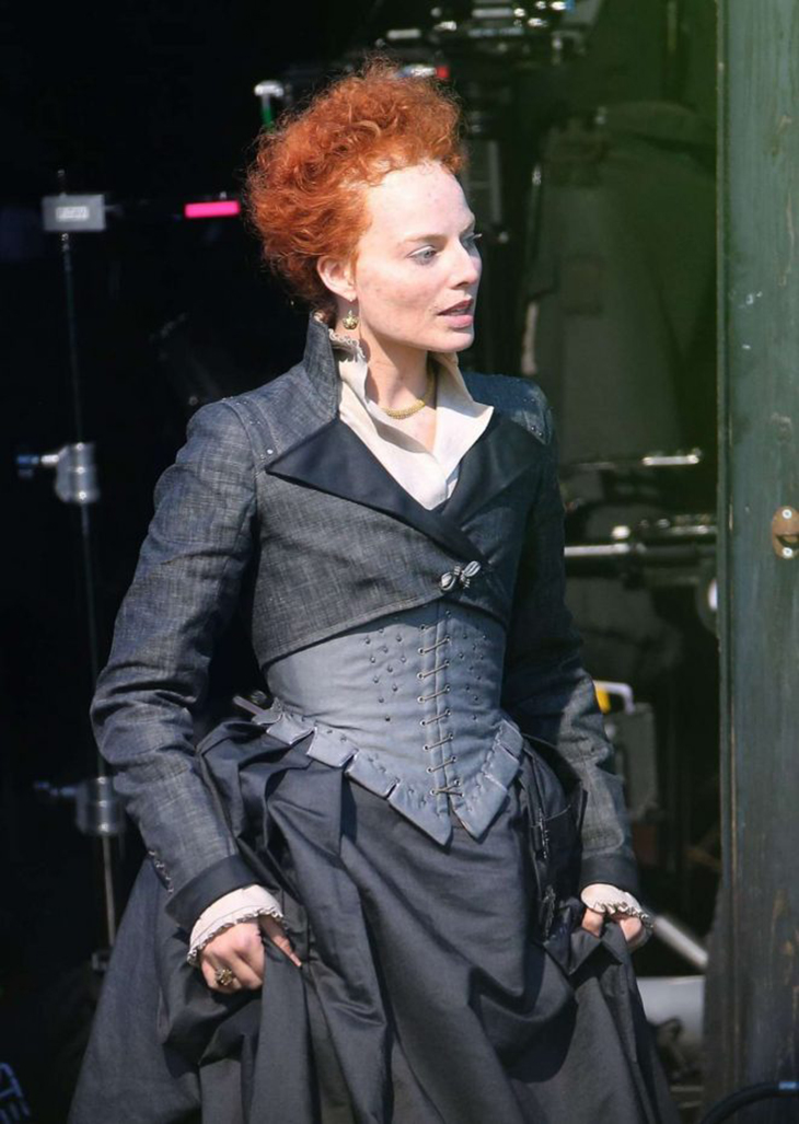 Robbie as Elizabeth