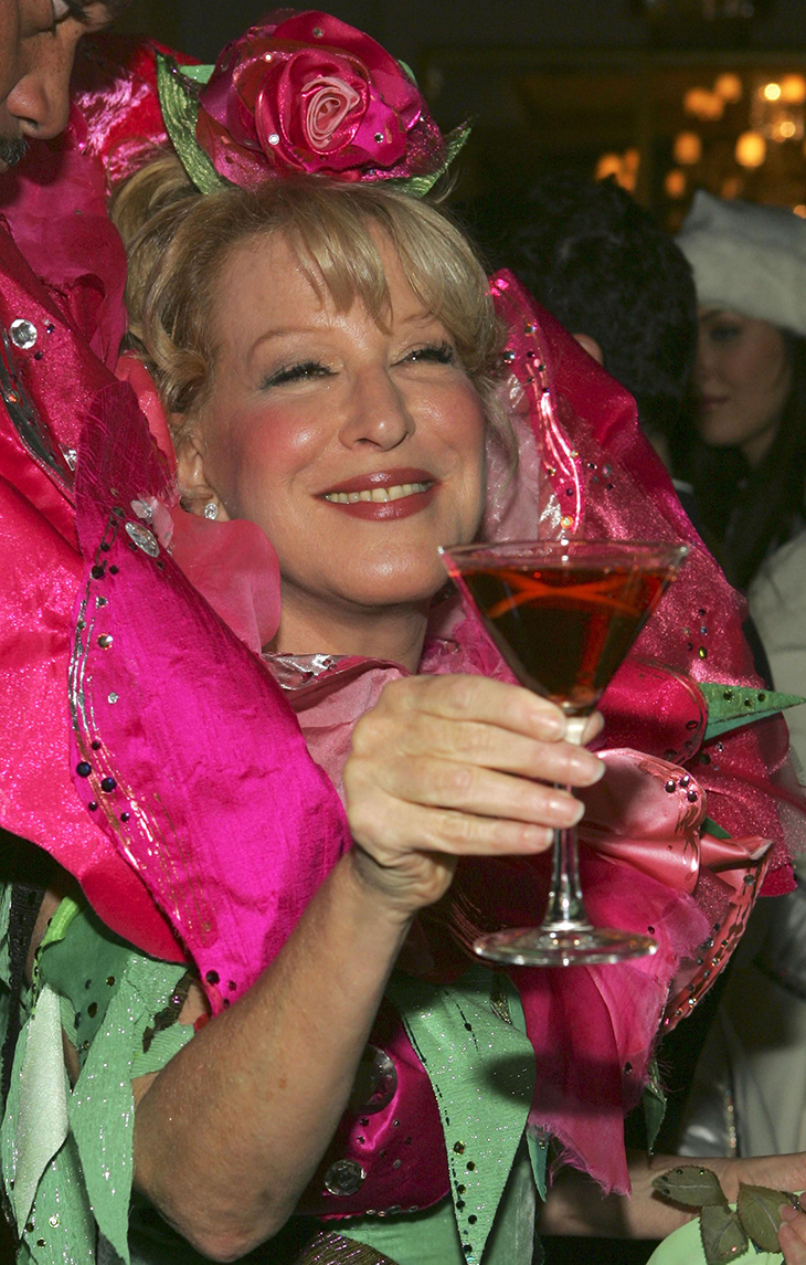 Bette Midler Hulaween Gala for New York Restoration Project - Alamy