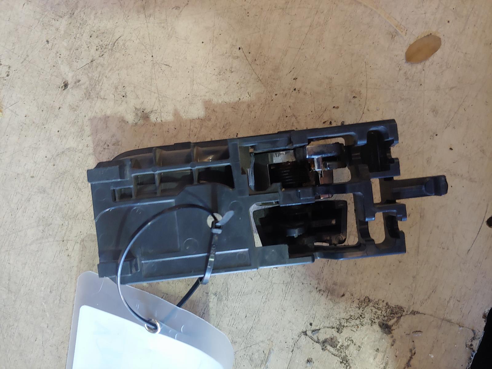 View Auto part Door Handle Suzuki Swift 2009
