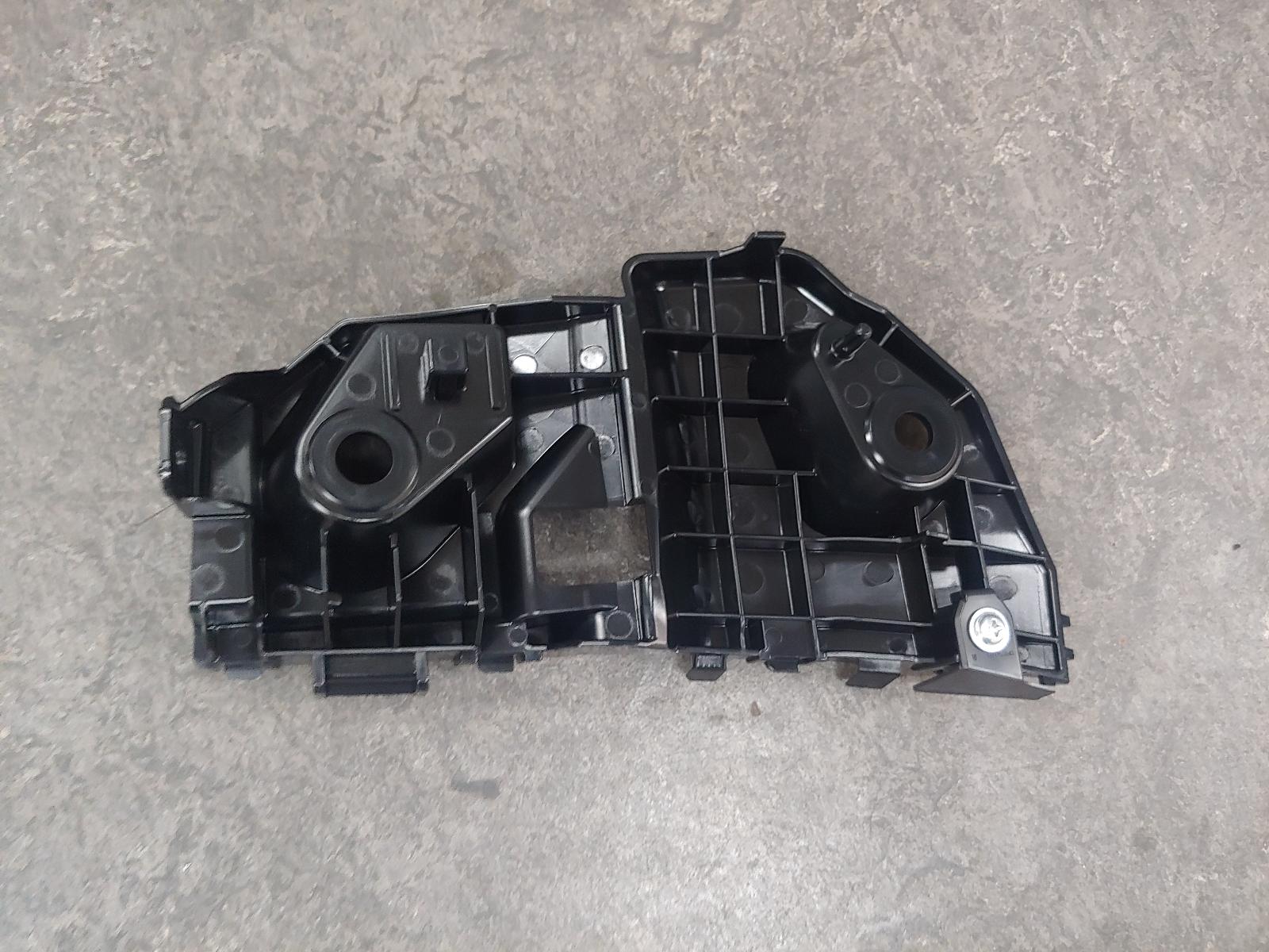 View Auto part Misc Bracket Mazda Cx30 2022