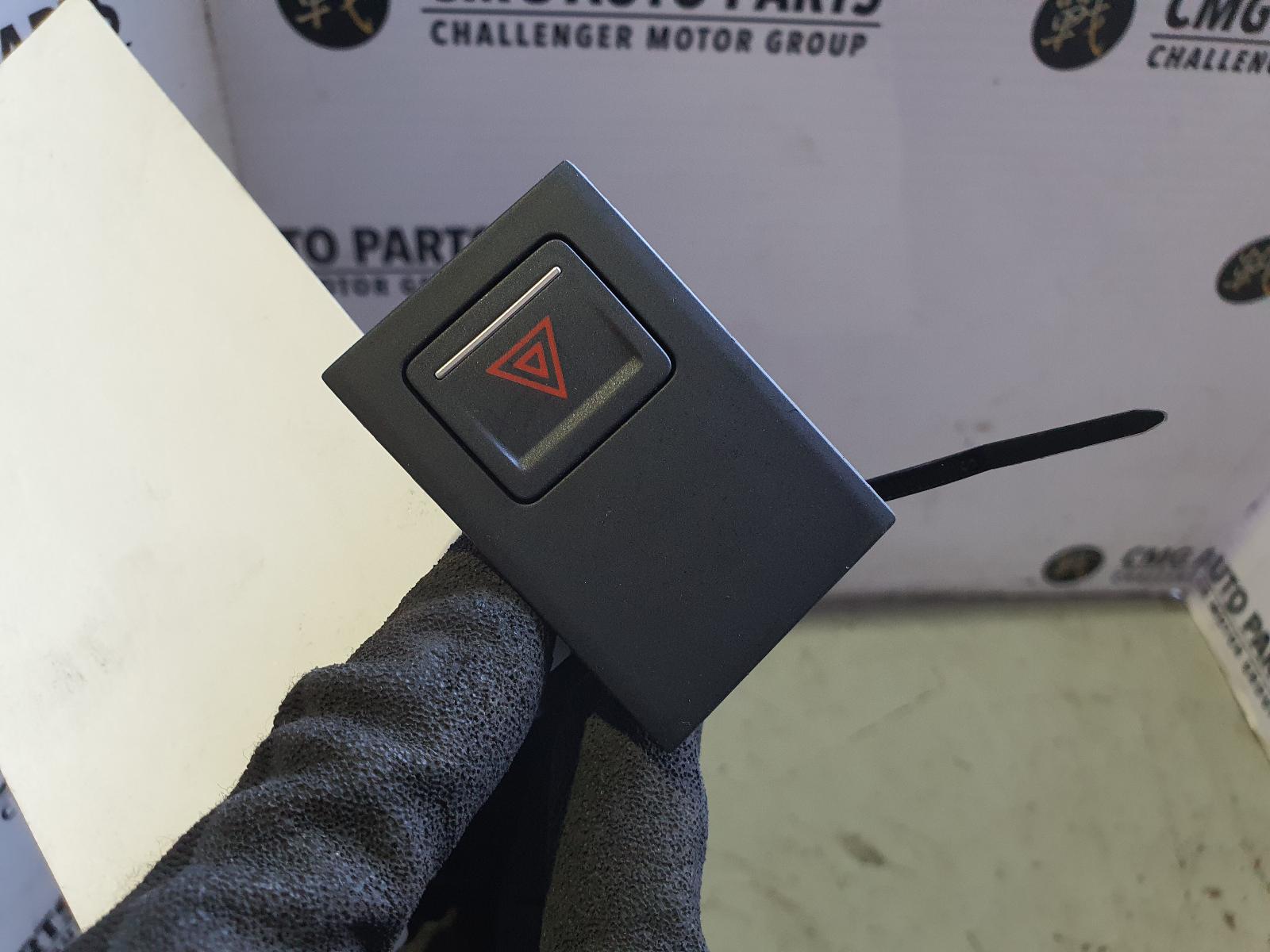 View Auto part Flasher/Hazard Relay Volkswagen Golf 2013