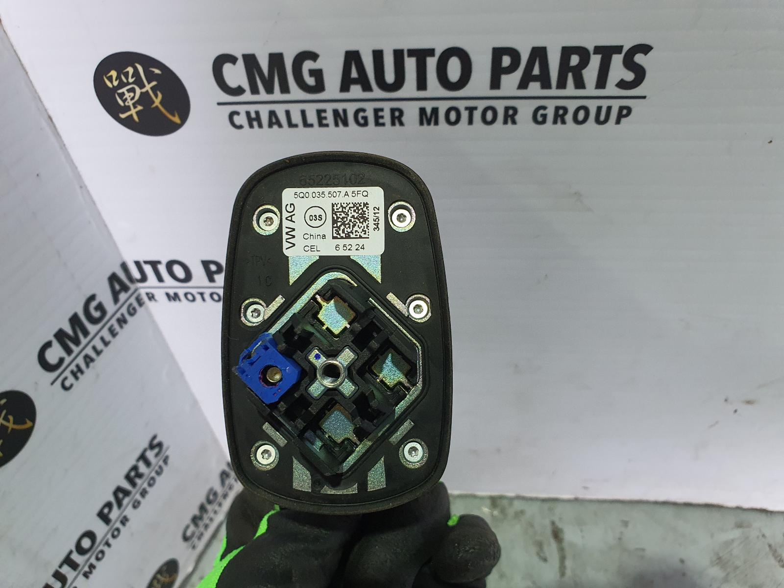 View Auto part Antenna Volkswagen Golf 2013