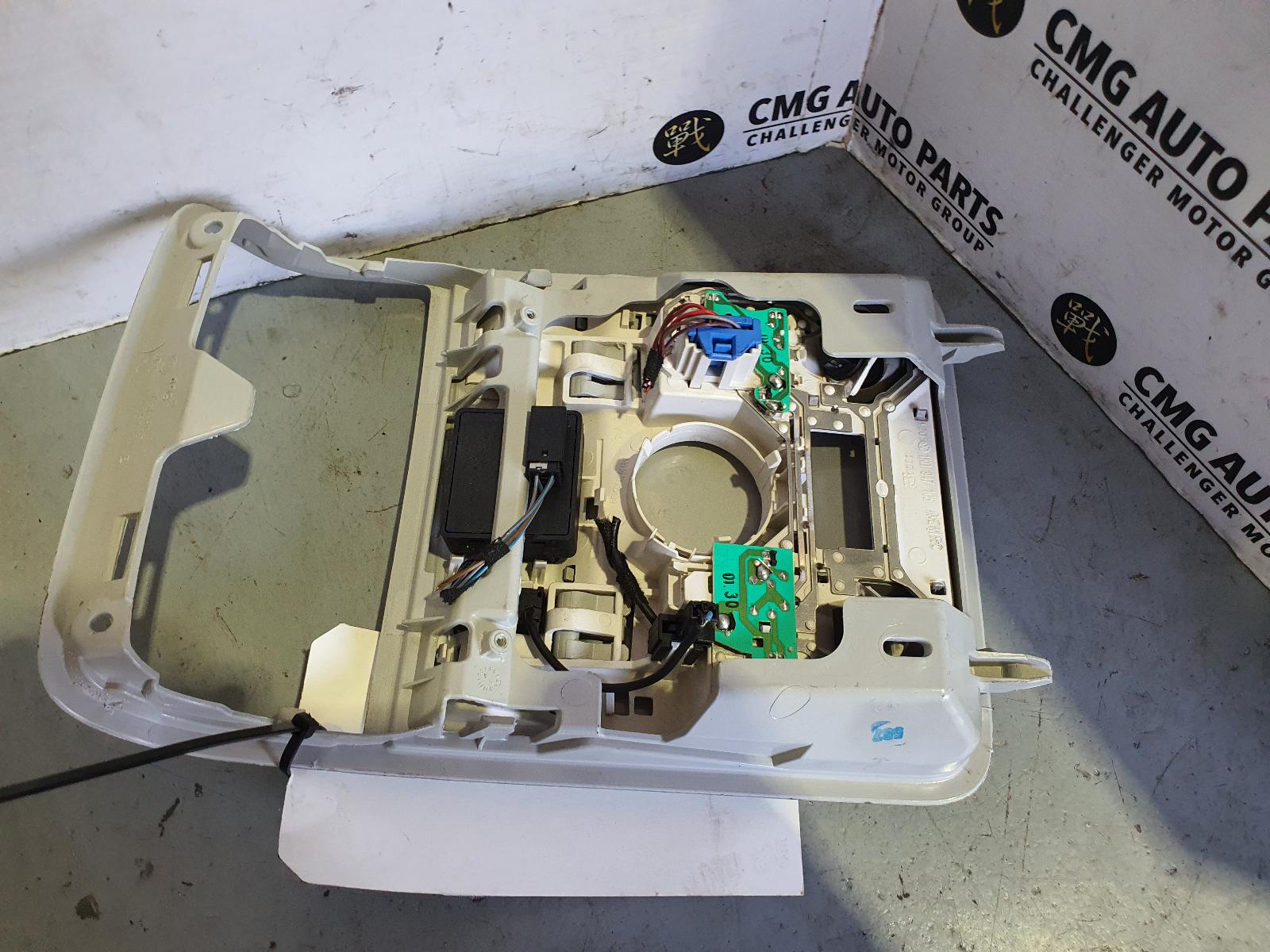 View Auto part Courtesy Light Volkswagen Golf 2012