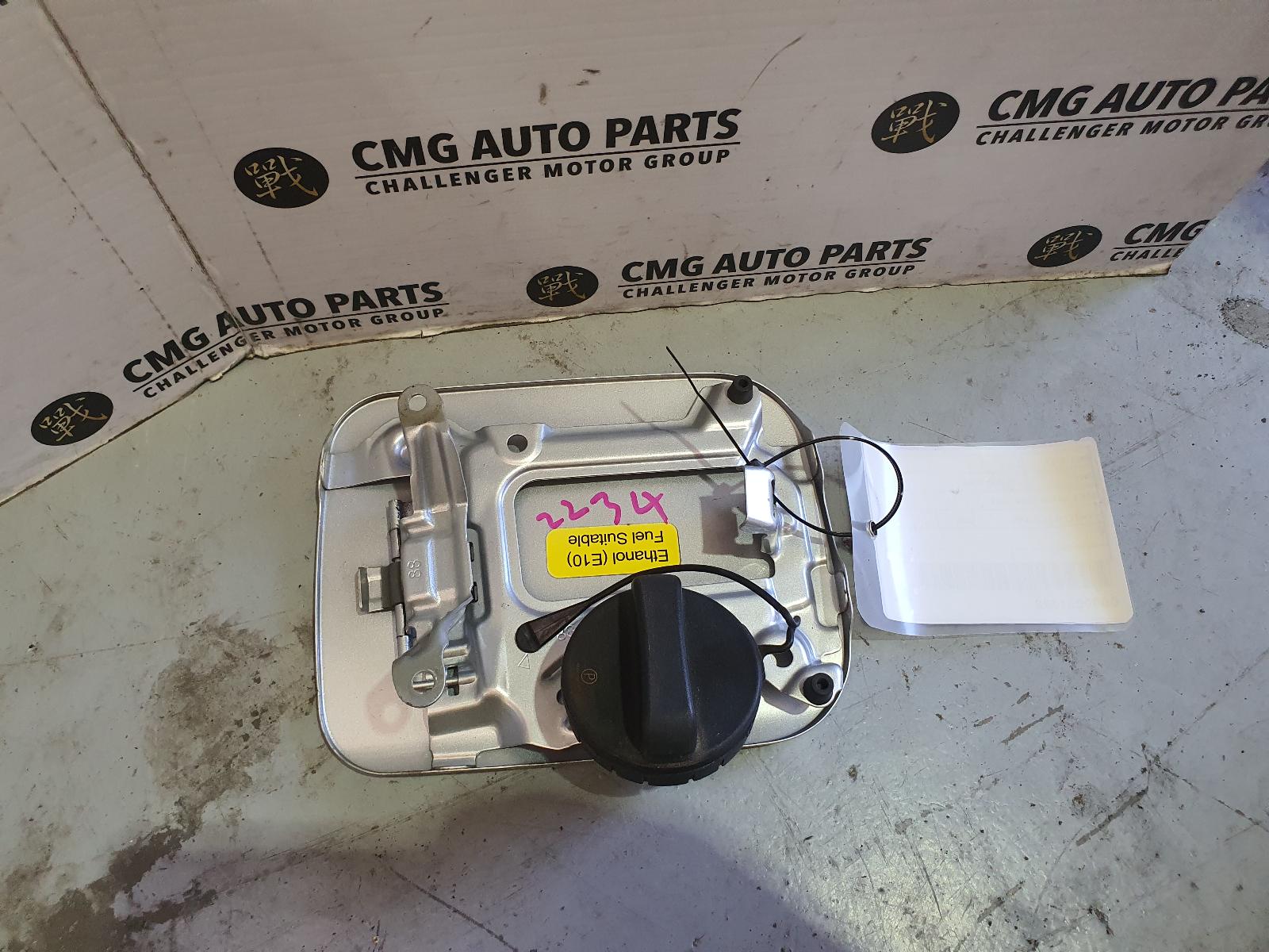 2016 Toyota Camry Fuel Door / Filler View Auto part Fuel Door / Filler Toyota Camry 2016