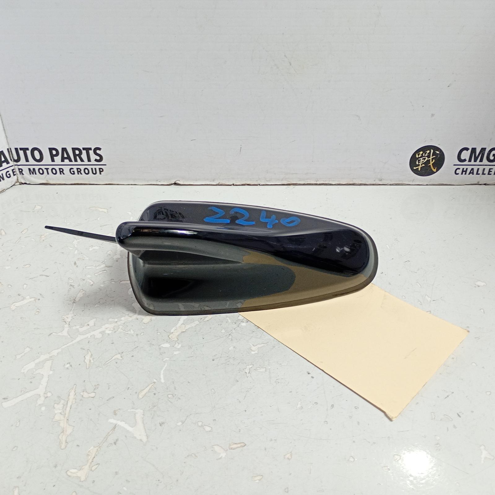 View Auto part Antenna Volkswagen Golf 2022