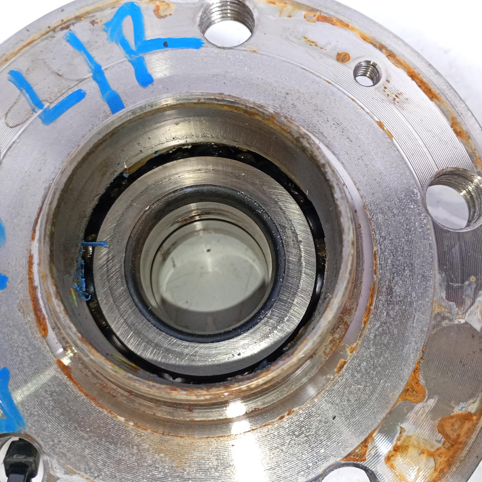 2022 Volkswagen Golf Left Rear Hub Assembly View Auto part Left Rear Hub Assembly Volkswagen Golf 2022