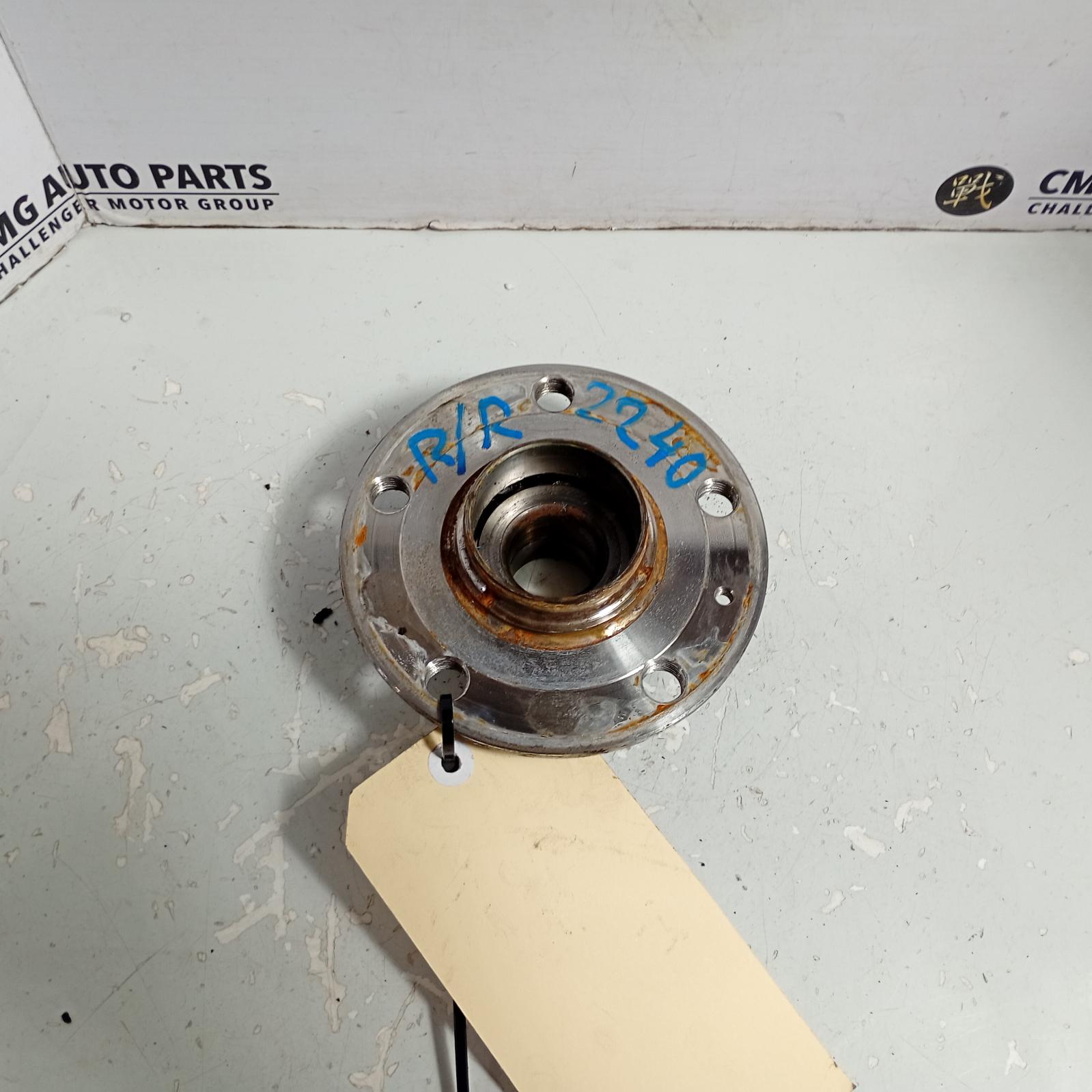 View Auto part Right Rear Hub Assembly Volkswagen Golf 2022