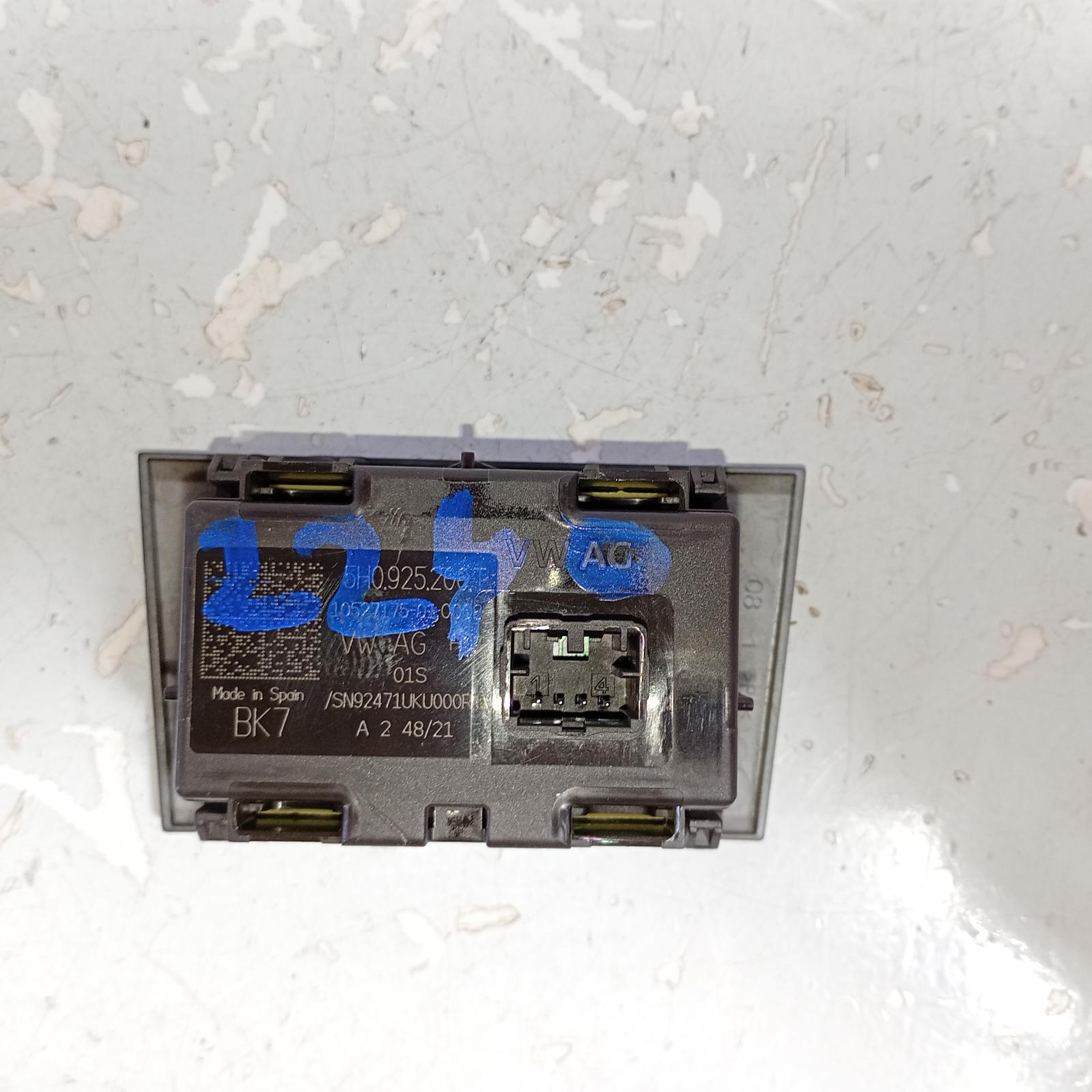 View Auto part Flasher/Hazard Relay Volkswagen Golf 2022