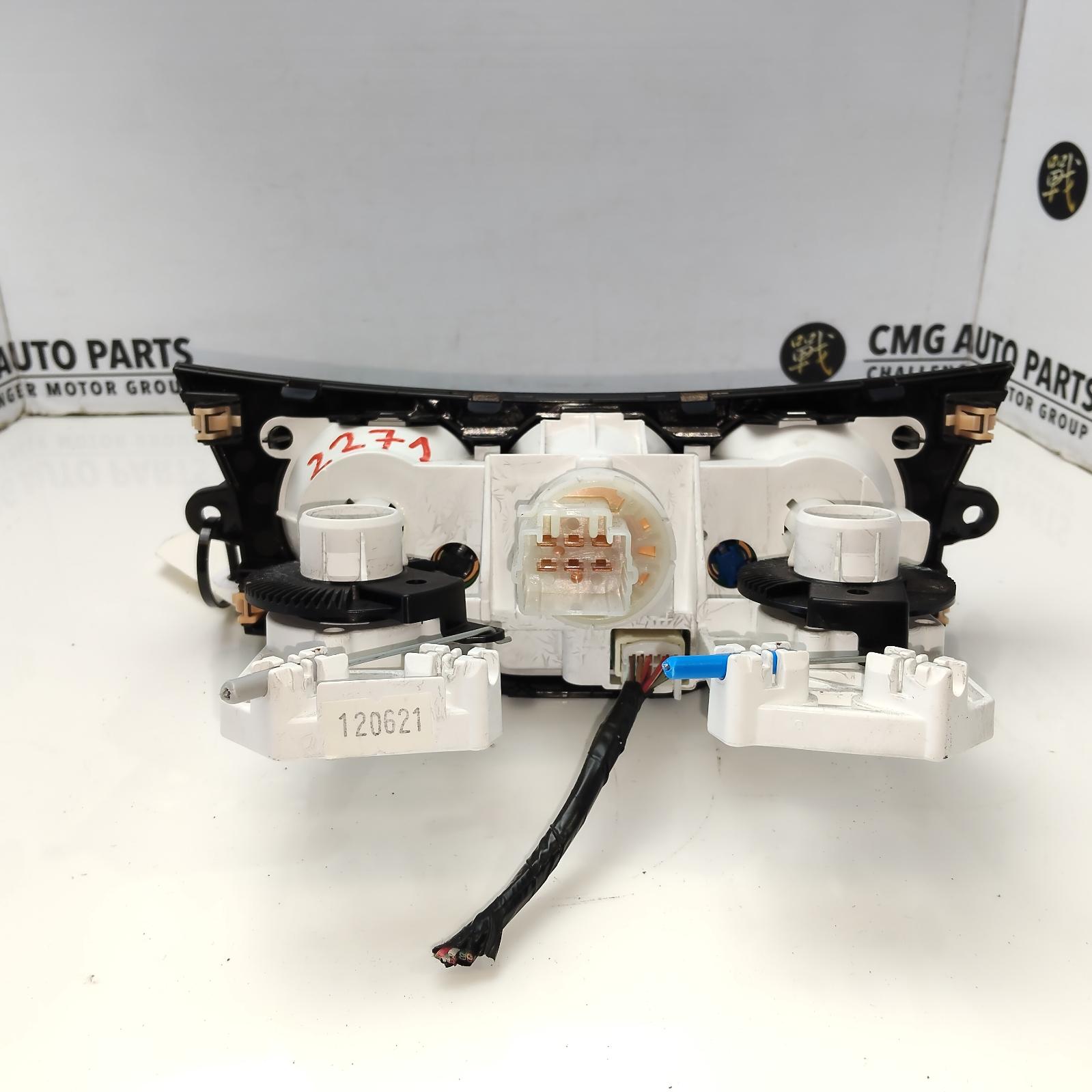 View Auto part Heater/Ac Controls Suzuki Swift 2012
