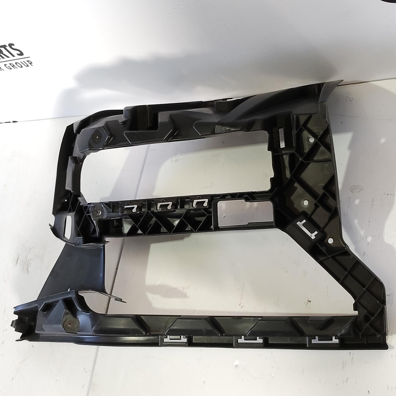 View Auto part Misc Bracket Volkswagen Crafter 2017