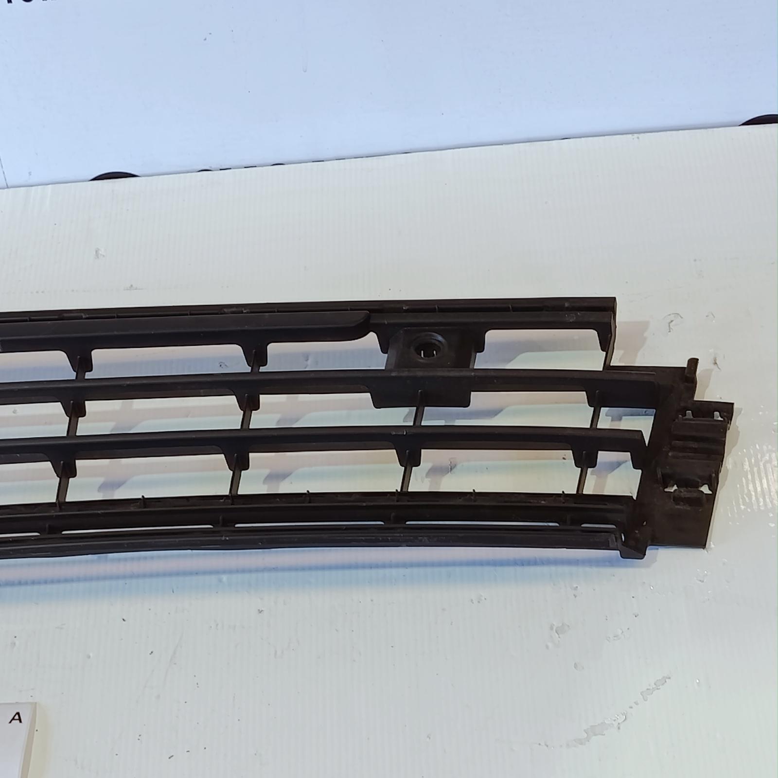 2022 Volkswagen Golf Grille View Auto part Grille Volkswagen Golf 2022
