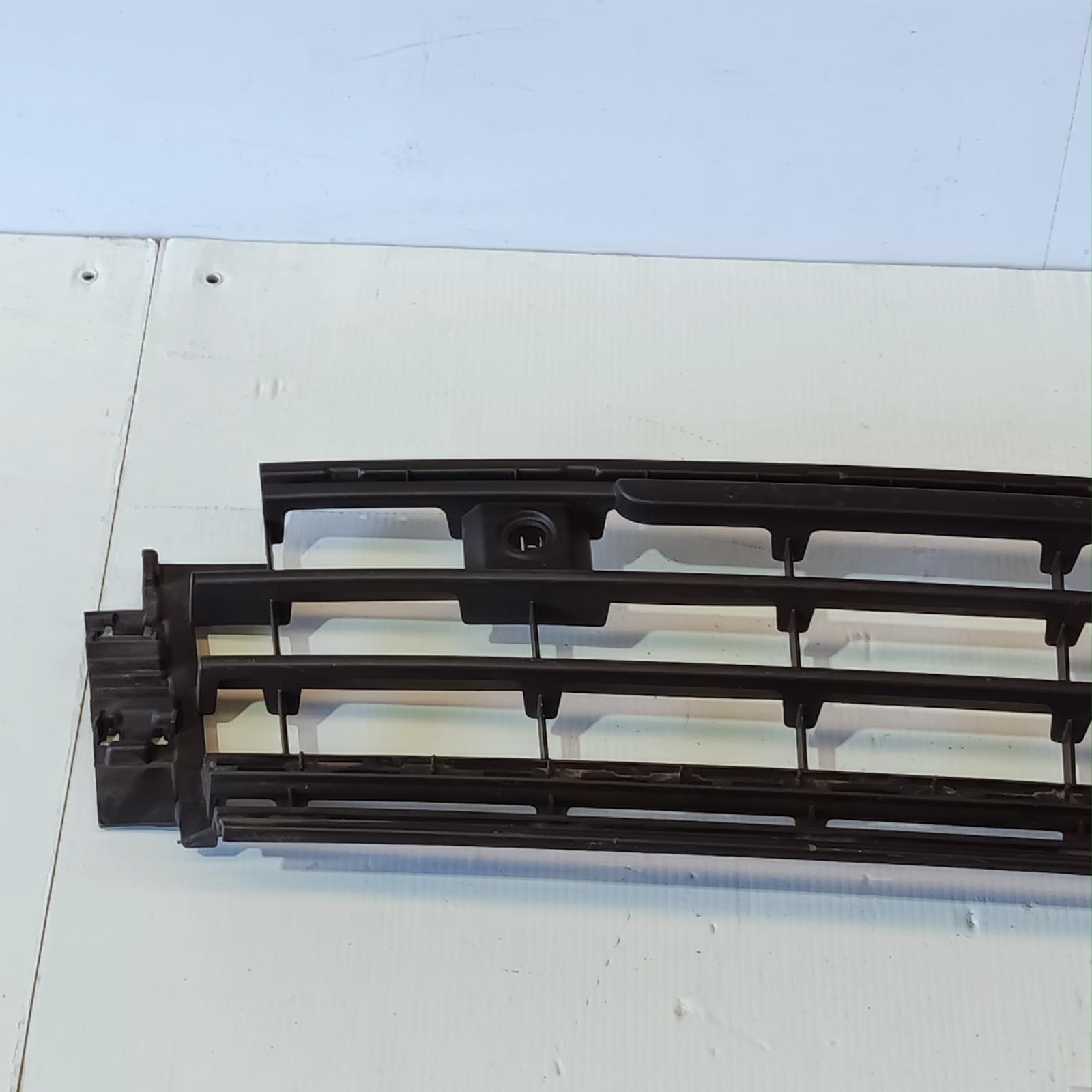 2022 Volkswagen Golf Grille View Auto part Grille Volkswagen Golf 2022