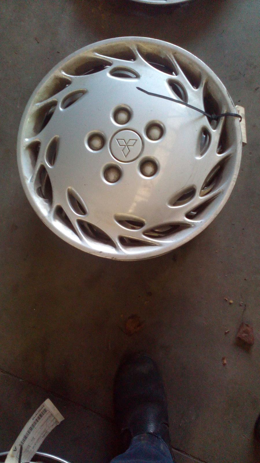 View Auto part Wheel Cover/Hub Cap Mitsubishi Magna 2002