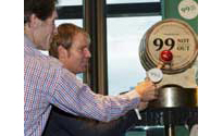 Shane warne on the hunt for a fan 99Not_Out_new