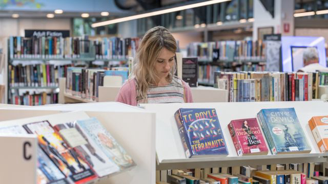 Altered library hours, 20 April