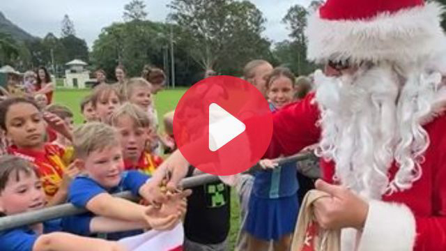 VIDEO: Connecting Noosa Christmas Convoy draws a crowd