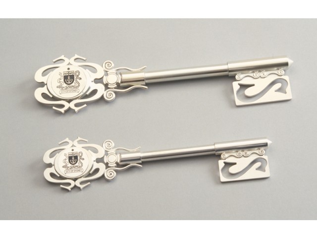 Keys to the City of Sydney designed by Ernst Pfenninger, Sydney 2000. Sydney Town Hall Collection 05-013 Photo Greg Piper
