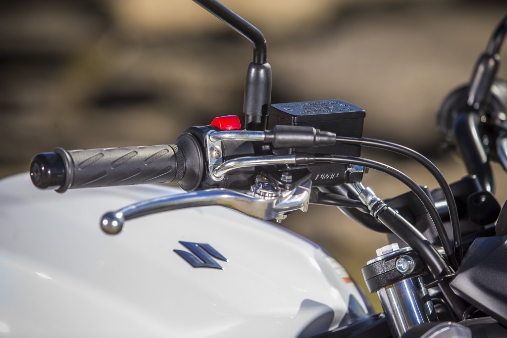 2017_Suzuki_SV650_28