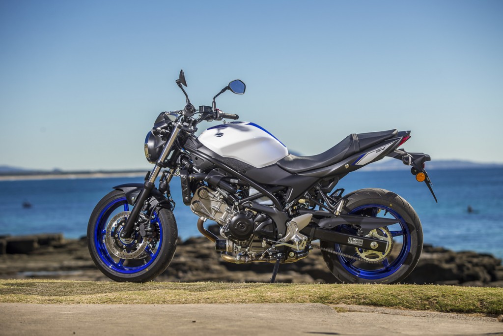 2017_Suzuki_SV650_34
