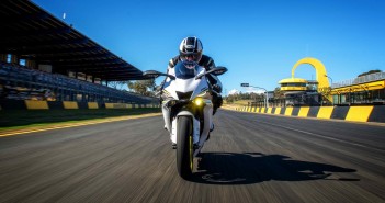 Yamaha YZF-R6 launch report ARR142_Yam-R6-Opener-500_2863