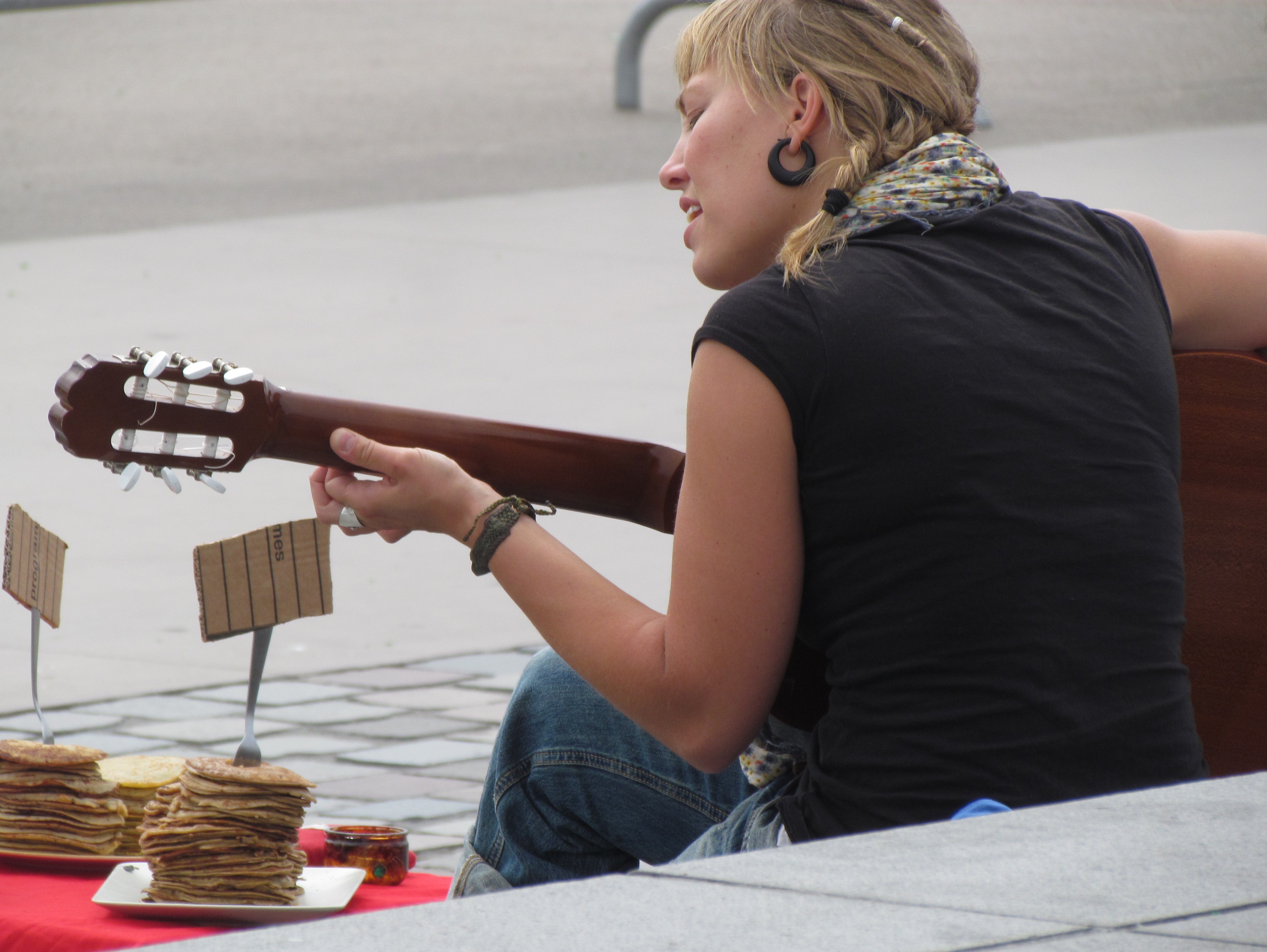 Giving to buskers