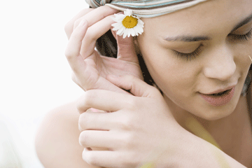 woman_flower_hair