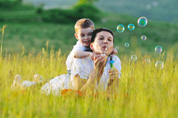 happy_child_and_woman_wellbeingcomau
