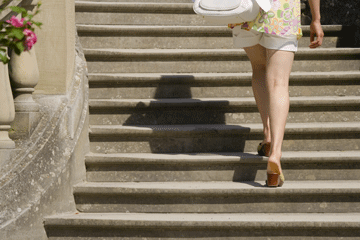 Woman_walking_stairs
