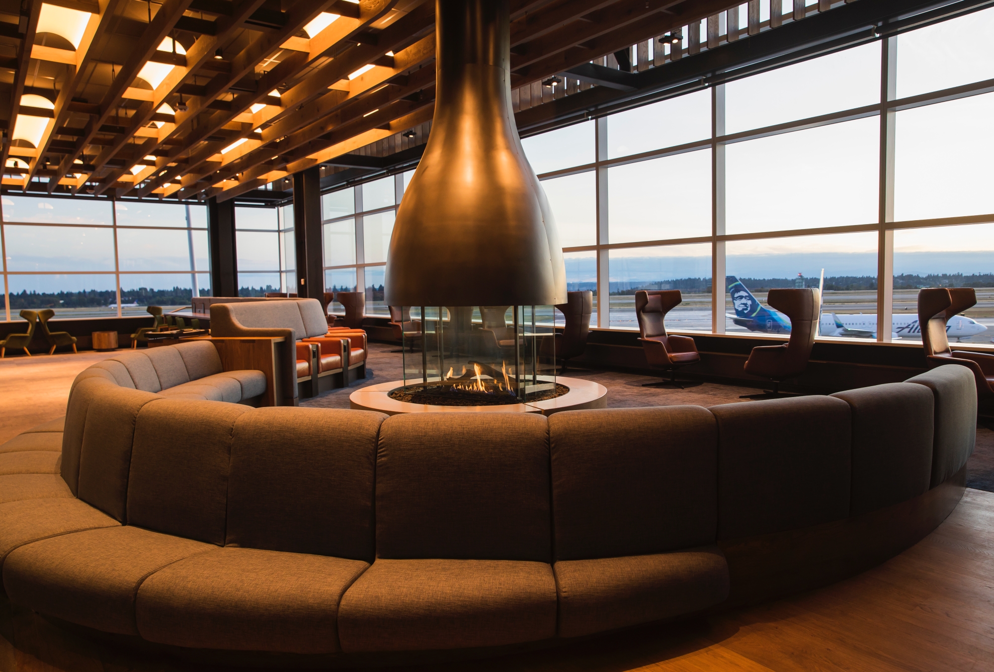 alaska-airlines-lounge-wayfarer