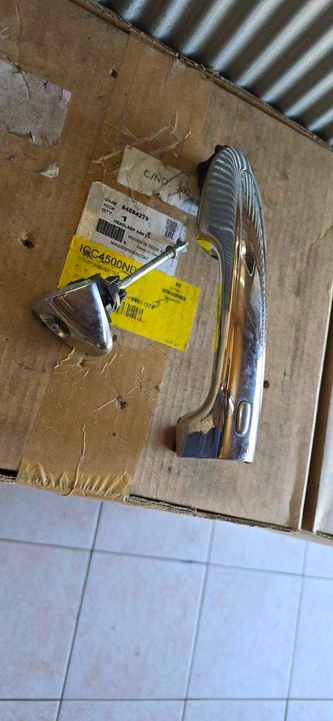 View Auto part Door Handle Toyota Hilux 2020