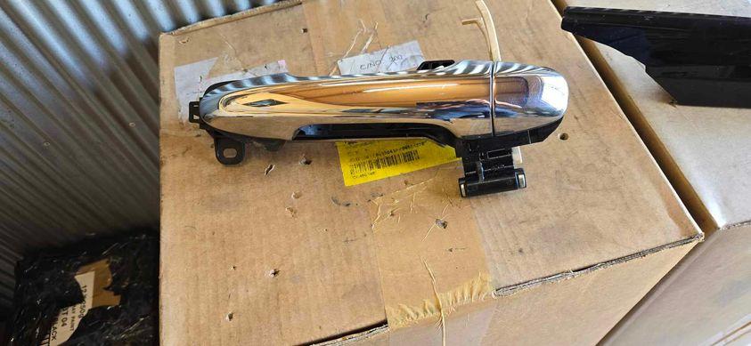 View Auto part Door Handle Toyota Hilux 2020