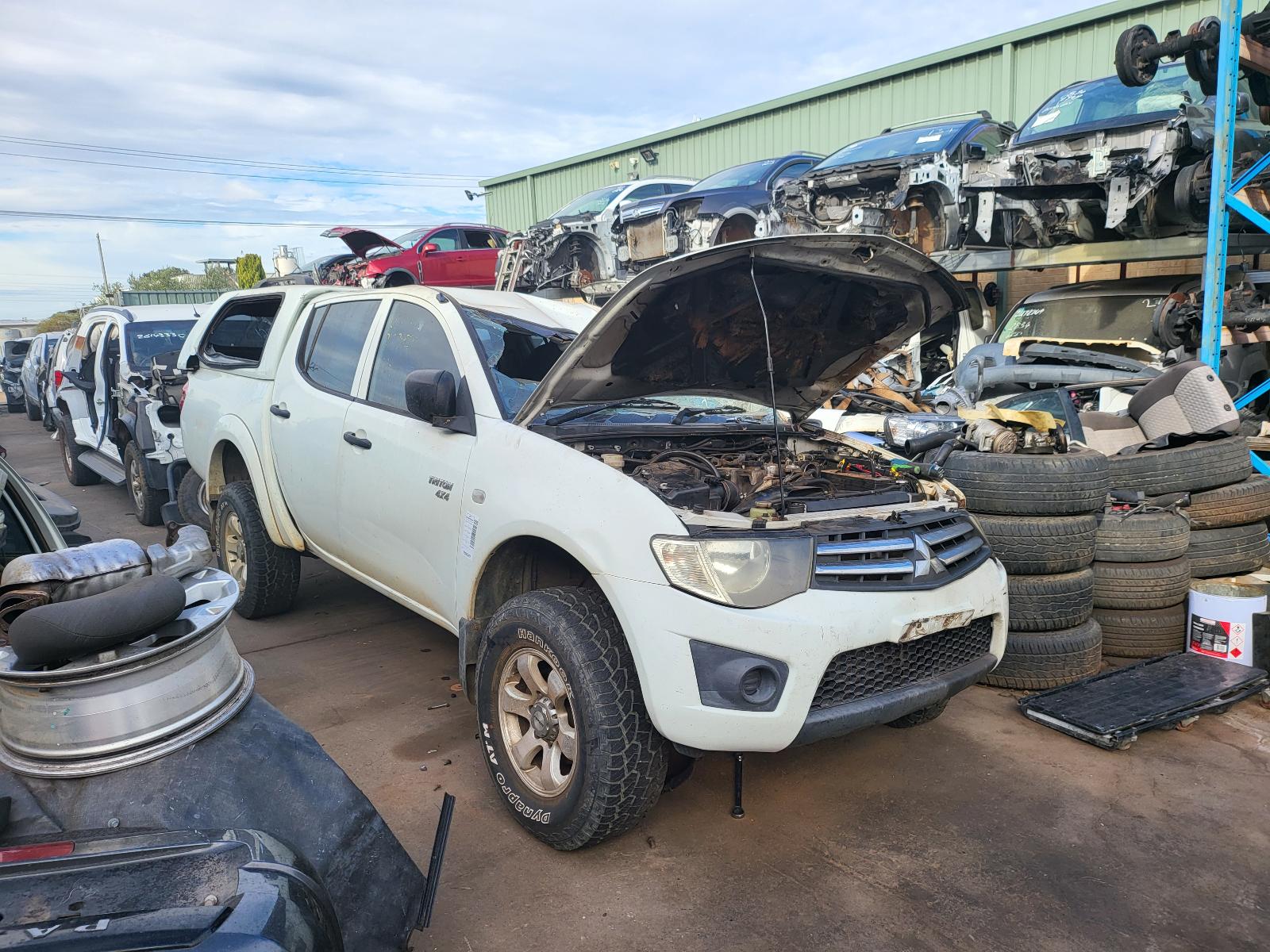 View Auto part Rear/Tailgate Glass Mitsubishi Triton 2010