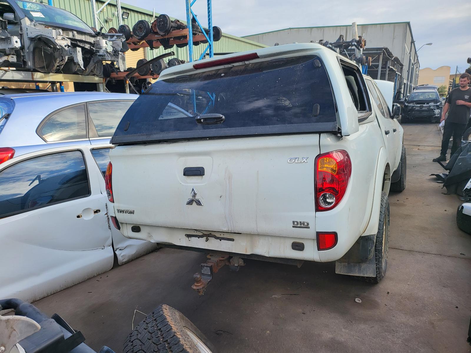 View Auto part Rear/Tailgate Glass Mitsubishi Triton 2010
