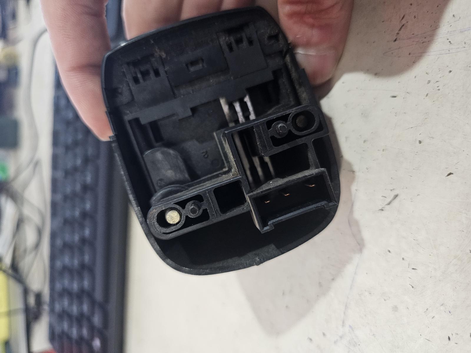 View Auto part Misc Switch/Relay Nissan Patrol 2002
