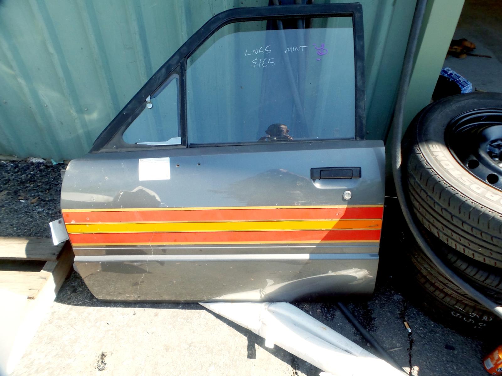 View Auto part Left Front Door Toyota Hilux 1986
