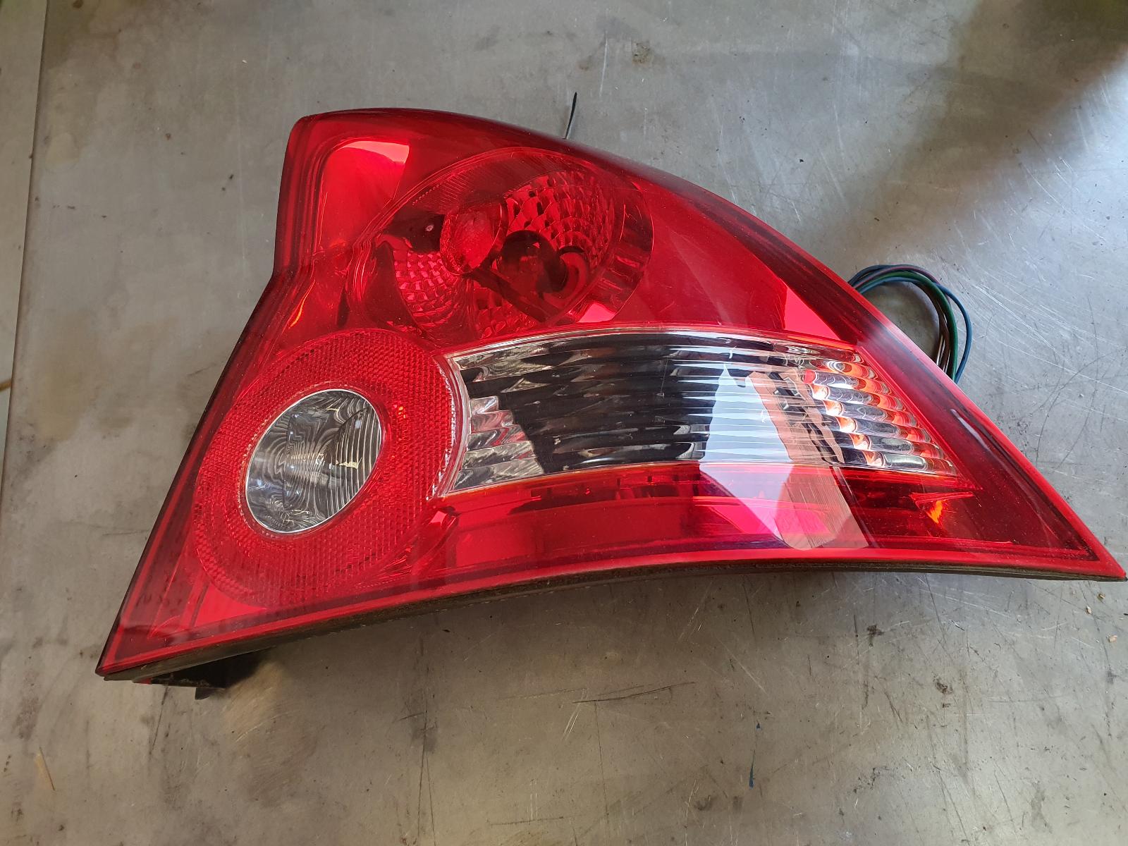 2002 Holden Commodore Right Taillight View Auto part Right Taillight Holden Commodore 2002