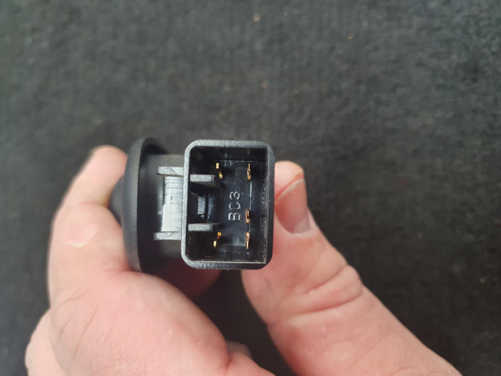 View Auto part Pwr Dr Wind Switch Holden Commodore 2005