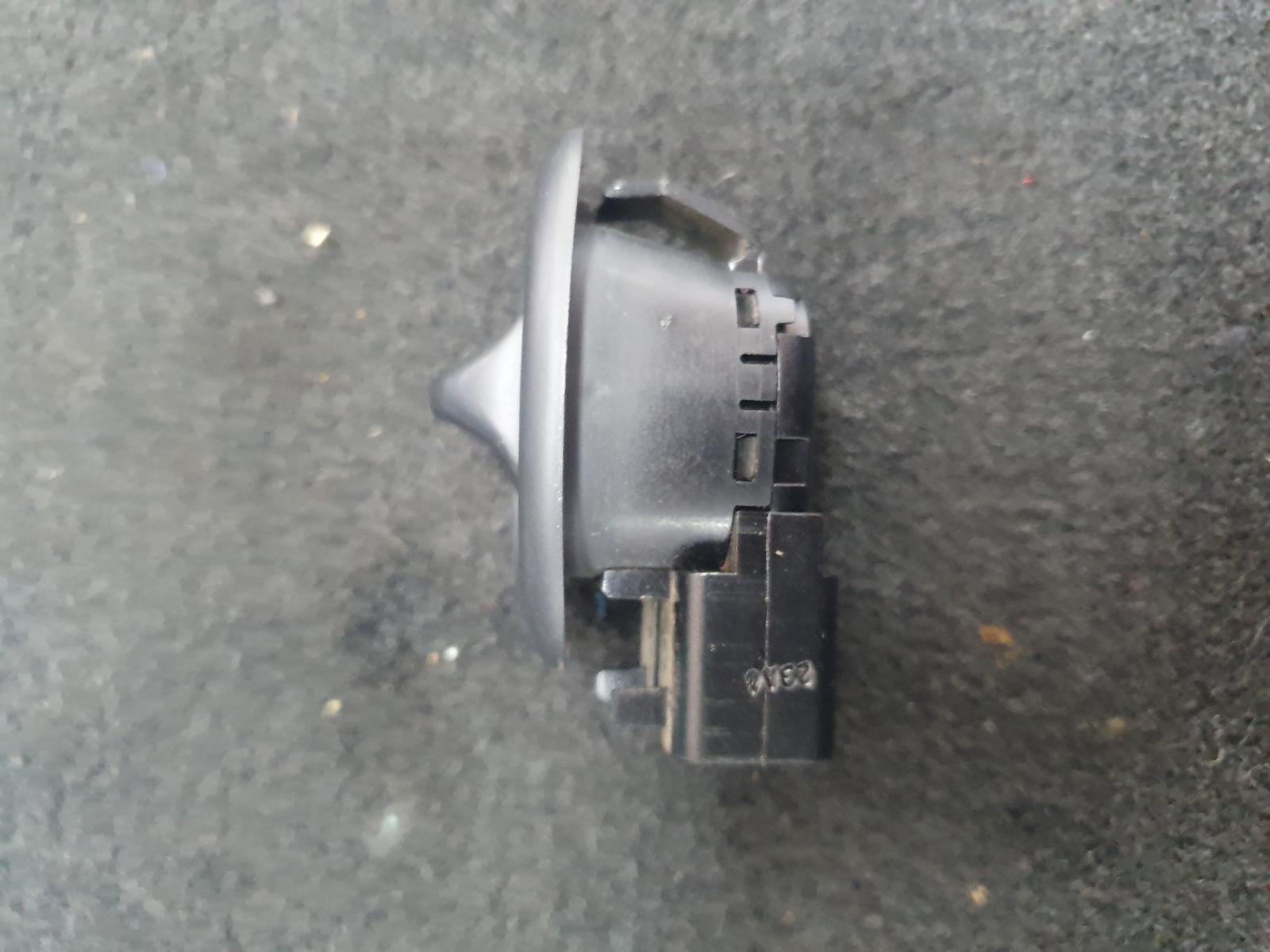 View Auto part Pwr Dr Wind Switch Holden Commodore 2005