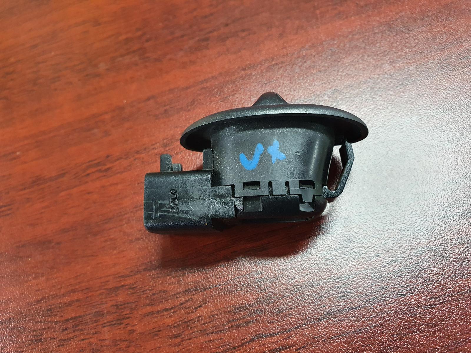 View Auto part Pwr Dr Wind Switch Holden Commodore 2000
