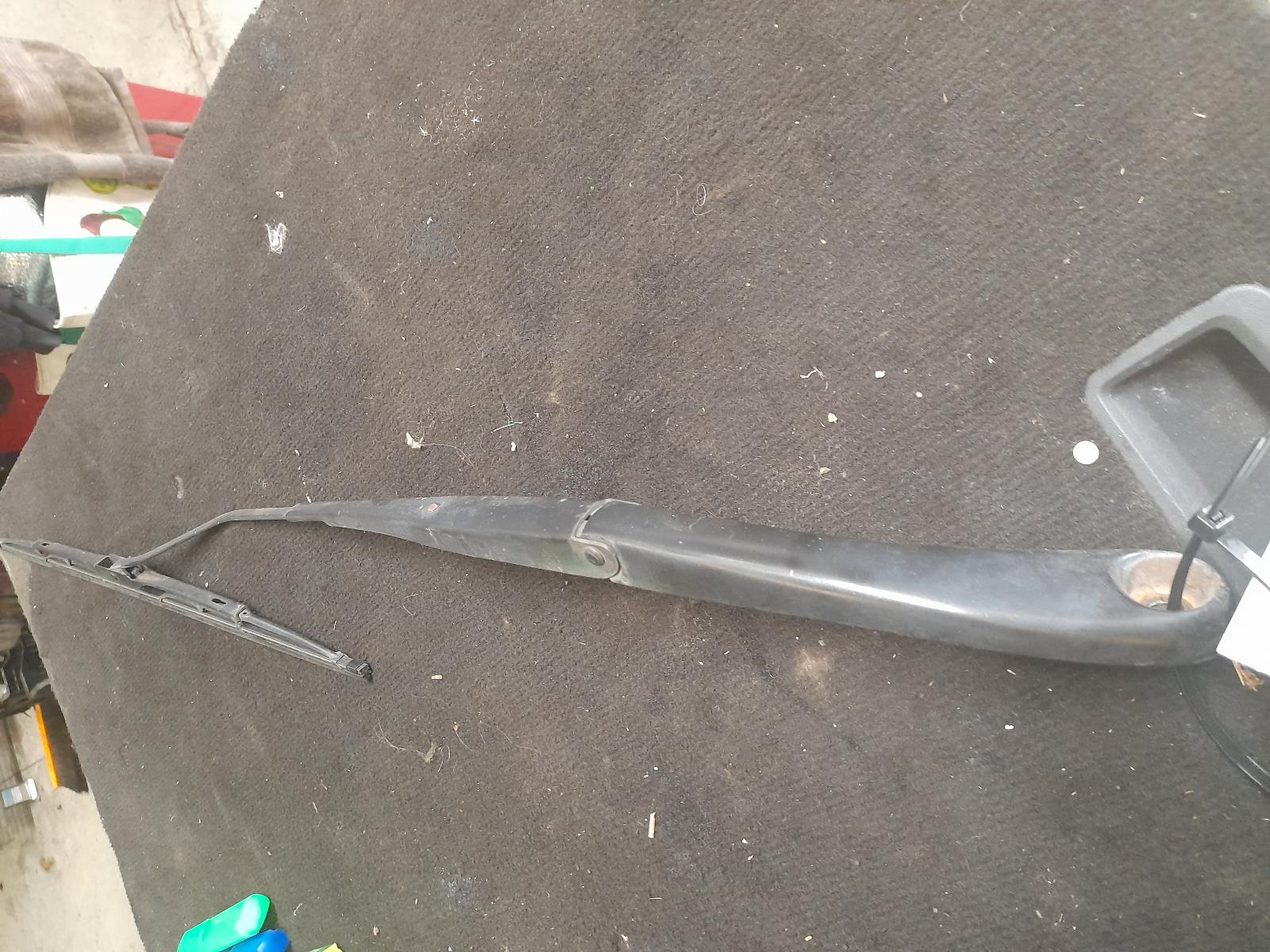 Wiper Arm Commodore Holden 2000