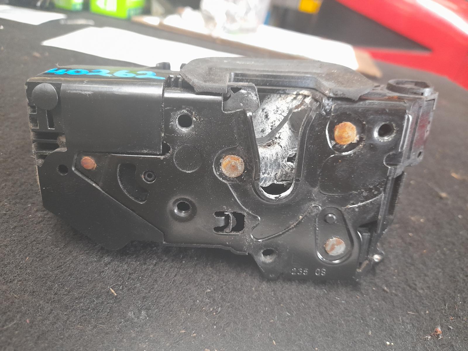 View Auto part Door/Boot/Gate Lock Holden Commodore 2009