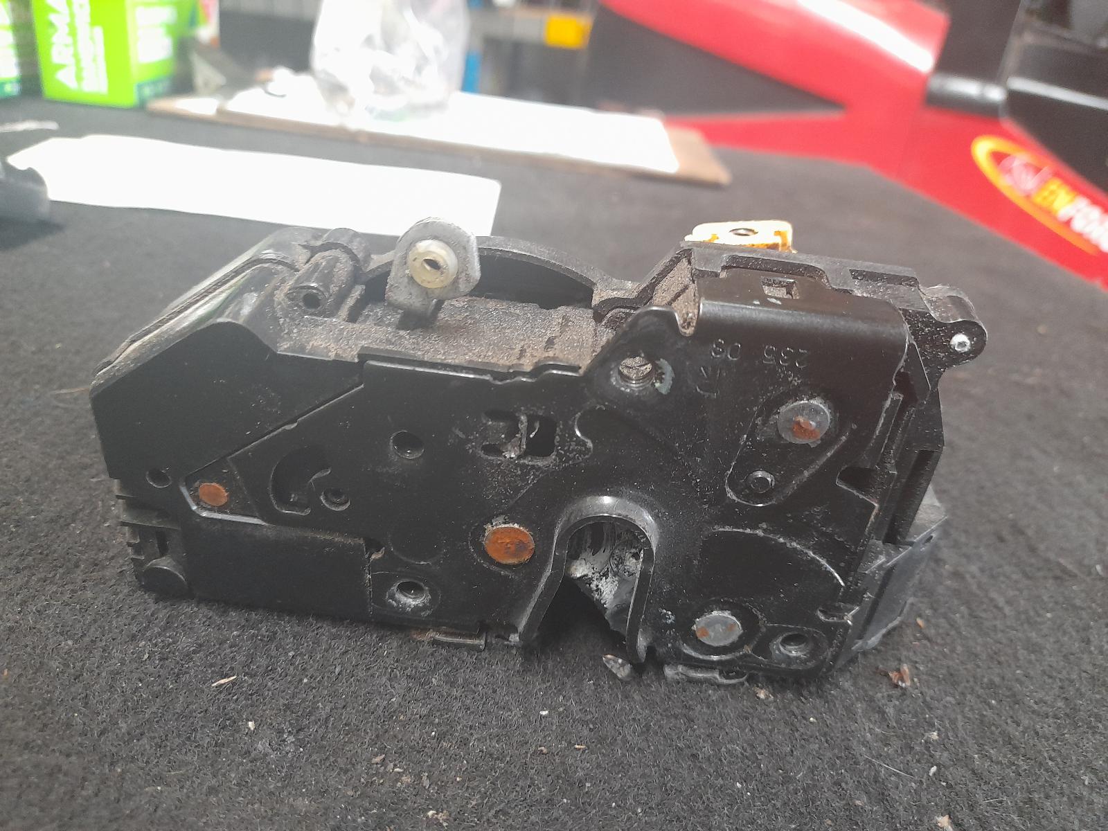 View Auto part Door/Boot/Gate Lock Holden Commodore 2009